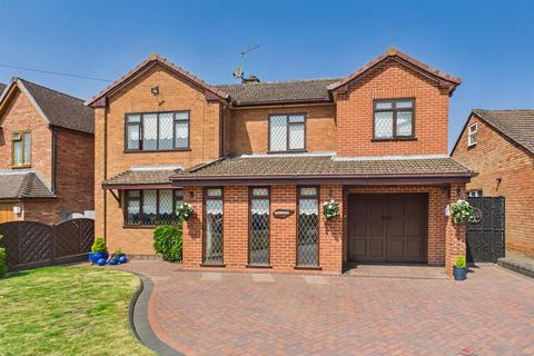 4 bed property, in Stourton Crescent, £550,000