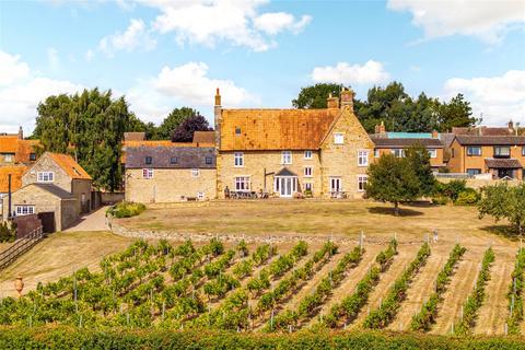 12 bed property, in High Street, £2,000,000