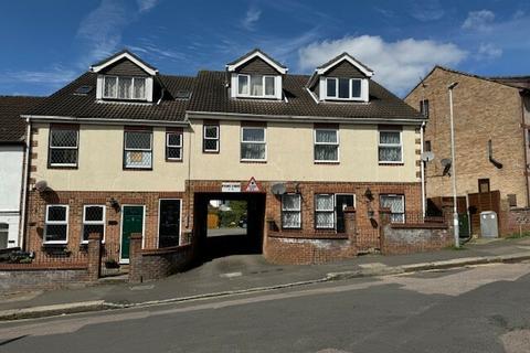 1 bed property, in Flat 6, £90,000