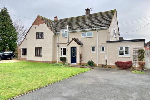 2 bed property, in Ivy Lane, £230,000