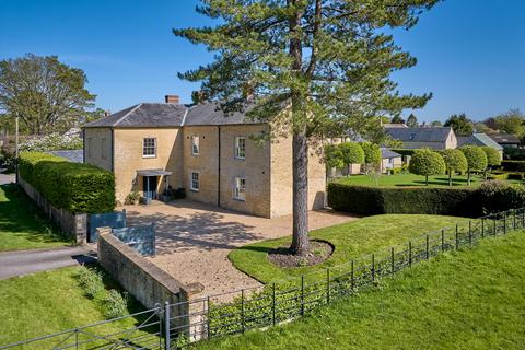 7 bed property, in Court Farm House, £2,424,000