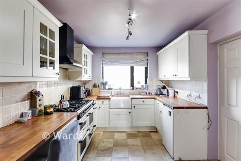 4 bed property, in Hartley Road, £525,000