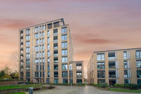 2 bed property, in Oxborough House, £475,000