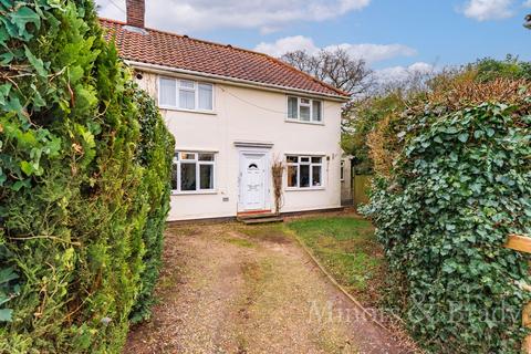 4 bed property, in Lubbock Close, £200,000