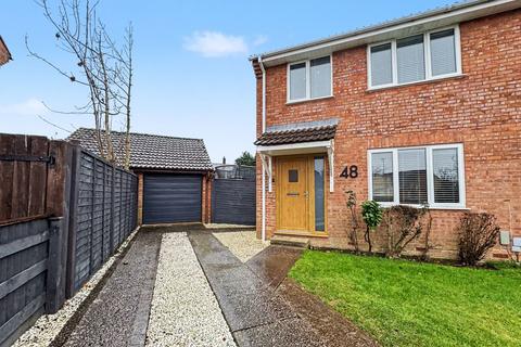 3 bed property, in Chestnut Drive, £295,000