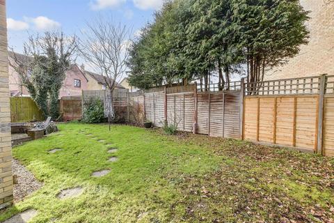 3 bed property, in Fieldfare Road, £310,000