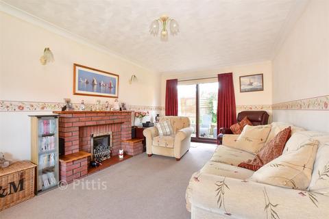 3 bed property, in Fieldfare Road, £340,000