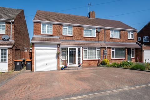4 bed property, in Hadrian Avenue, £450,000