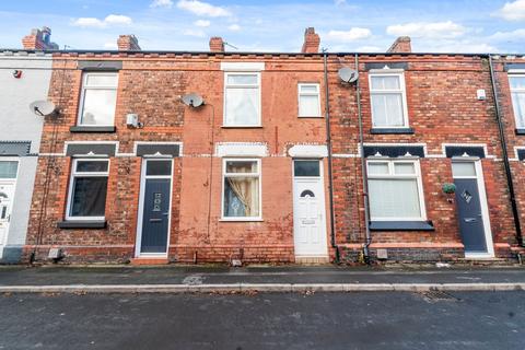 2 bed property, in Francis Street, £110,000