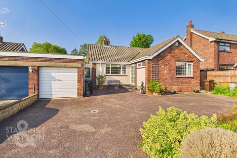 3 bed property, in Rectory Lane, £390,000