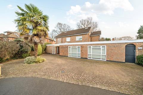 5 bed property, in Dearne Close, £1,450,000