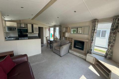2 bed property, in Witham Bank, £44,995