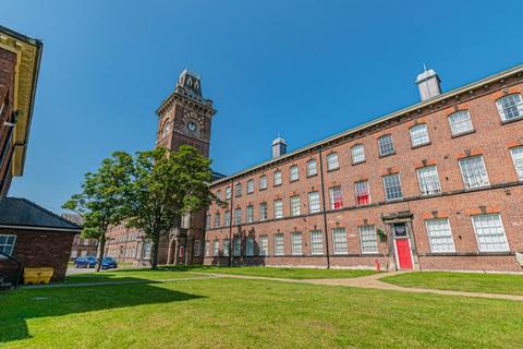 2 bed property, in Oakhouse Park, £40,000