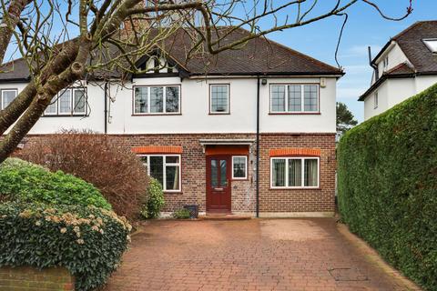 3 bed property, in Rythe Road, £900,000