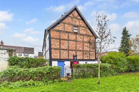 2 bed property, in Westbourne Street, £199,995