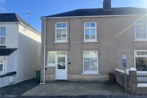 2 bed property, in The Ridgeway, £285,000