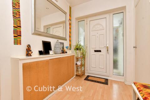 2 bed property, in Greenhill Avenue, £475,000