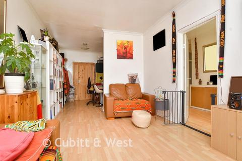 2 bed property, in Greenhill Avenue, £475,000