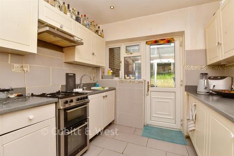 2 bed property, in Greenhill Avenue, £475,000