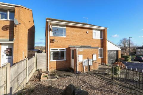 2 bed property, in Meadowcroft Gardens, £135,000