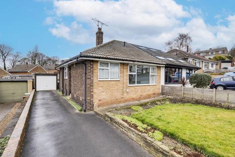 2 bed property, in Layton Park Croft, £250,000