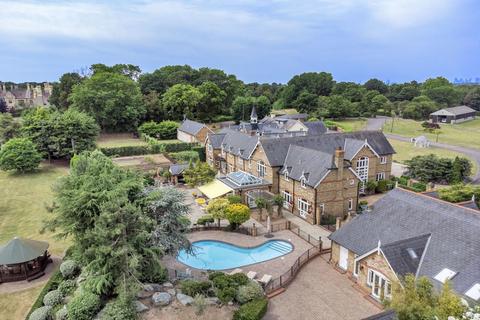 6 bed property, in Home Farm, £6,000,000
