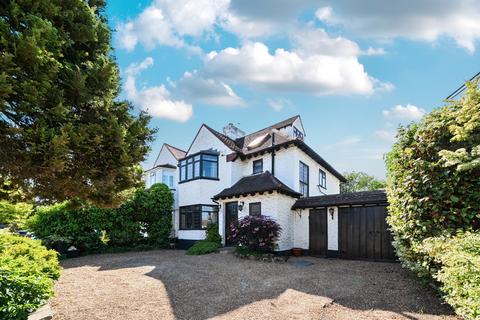4 bed property, in Tudor Way, £700,000
