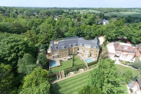3 bed property, in The Residence, £795,000