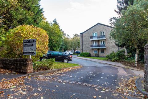 2 bed property, in Redcliffe Road, £125,000