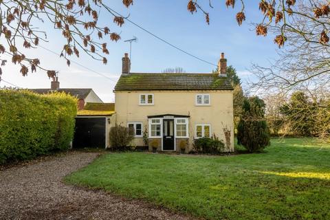 2 bed property, in Stibbard, £350,000