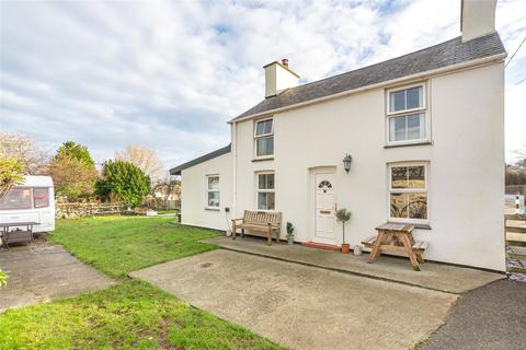 3 bed property, in Ffordd Tan Y Bryn, £330,000