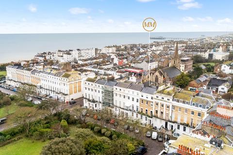 3 bed property, in Sussex Square, £550,000