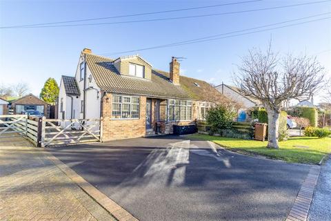 2 bed property, in The Rowans, £450,000