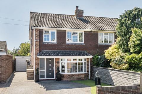 3 bed property, in Whitley Close, £440,000
