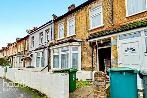 2 bed property, in Alexandra Road, £385,000