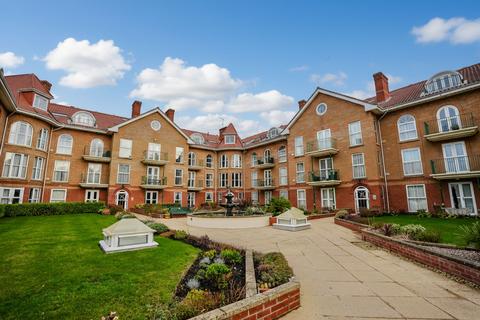 1 bed property, in Colne Road, £250,000
