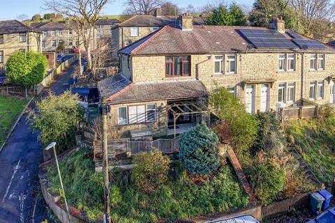 4 bed property, in Taylor Avenue, £190,000