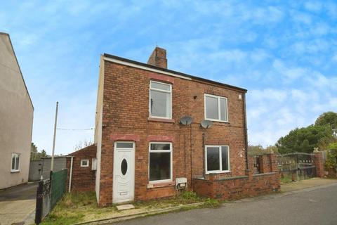 2 bed property, in Hollin Hill Road, £105,000