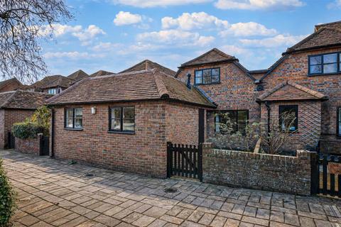 2 bed property, in The Mint, £325,000