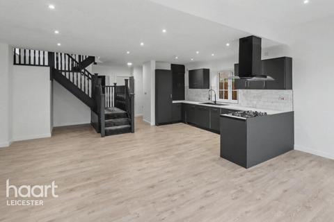 4 bed property, in Ingarsby Close, £475,000