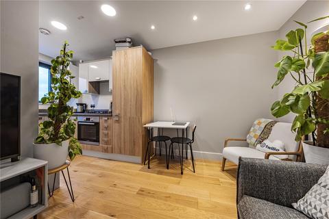 1 bed property, in Simrose Court, £300,000