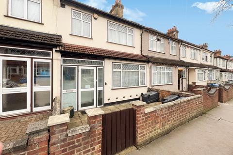 3 bed property, in Harcourt Road, £400,000