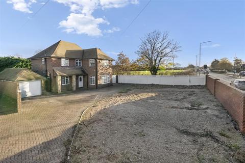 4 bed property, in Park Road, £1,049,999