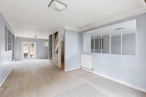 4 bed property, in Waterside Place, £1,600,000