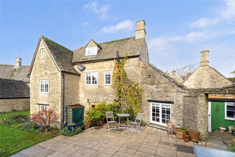 3 bed property, in Plum Lane, £950,000
