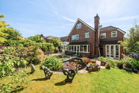4 bed property, in Haslemere, £1,465,000