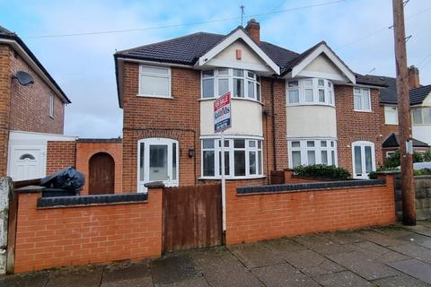 3 bed property, in Bristol Avenue, £250,000
