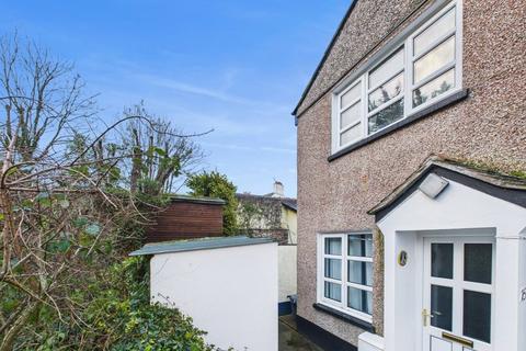 2 bed property, in Falcon Terrace, £265,000