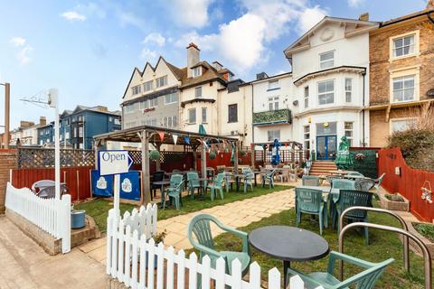 6 bed property, in Esplanade, £700,000
