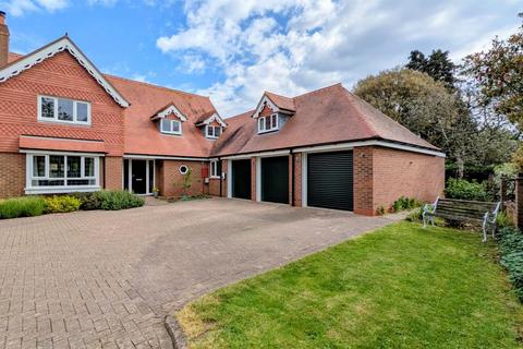 6 bed property, in Prince Henrys Close, £770,000